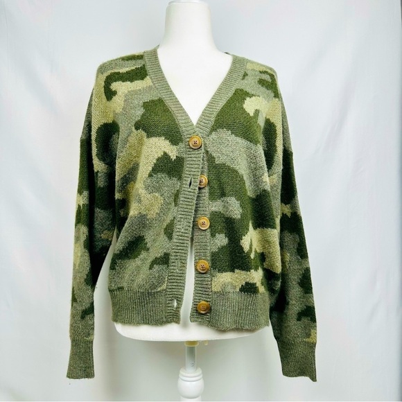 Lucky Brand Sweaters - Lucky Brand - Wool Blend Camouflage V-neck Button up Cardigan Size: Large